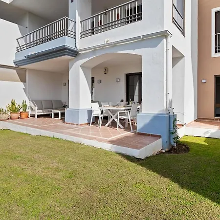 Ground Floor With Garden In The Arqueros Development *