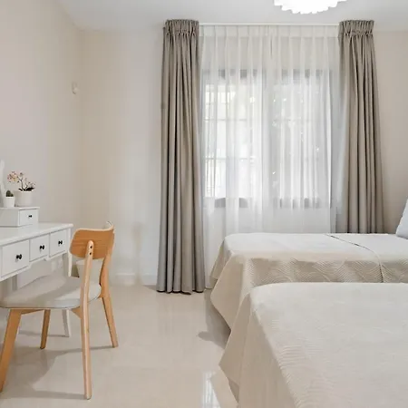 Ground Floor With Garden In The Arqueros Development Apartament *