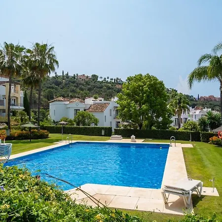 Ground Floor With Garden In The Arqueros Development Apartament *
