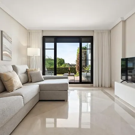 Ground Floor With Garden In The Arqueros Development *
