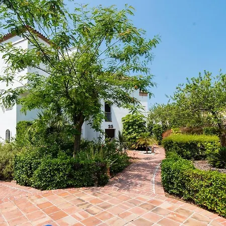 Ground Floor With Garden In The Arqueros Development Apartament Benahavís