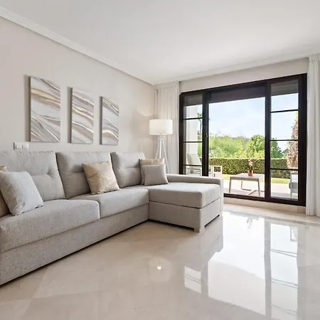 Apartament Ground Floor With Garden In The Arqueros Development Benahavís